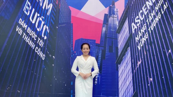 Bà Hồ Thị Thư - Giám đốc VP TĐL AIA BRVT1 tại Hội nghị Giám đốc TĐL Toàn quốc 2021
