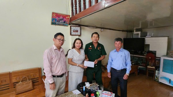 GIA LAI: UBND PHƯỜNG QUY NHƠN NAM  TẶNG QUÀ CÁC GIA ĐÌNH CHÍNH SÁCH NHÂN KỶ NIỆM 78 NĂM NGÀY THƯƠNG BINH - LIỆT SĨ