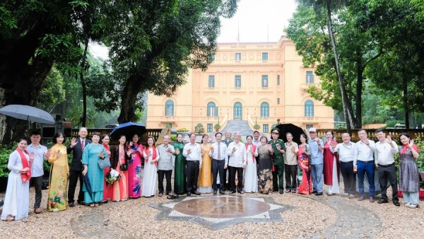 Học tập Bác để làm tốt hơn nhiệm vụ chăm sóc sức khỏe cộng đồng