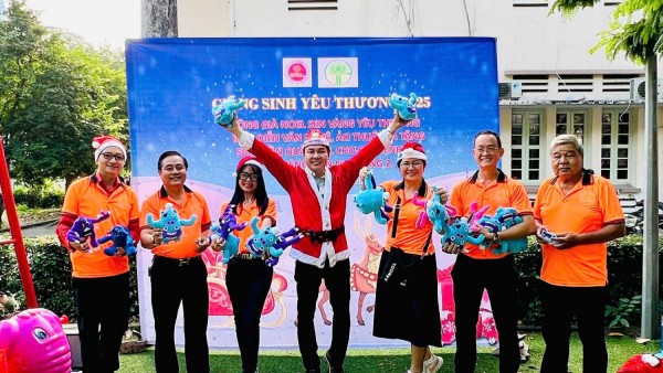 “Giáng Sinh Yêu Thương 2025” - mang hơi ấm đến 500 bệnh nhi tại Bệnh viện Nhi Đồng 2