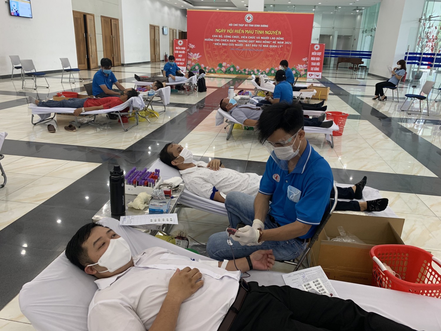 3 Quang cảnh ngày hội hiến máu tình nguyện