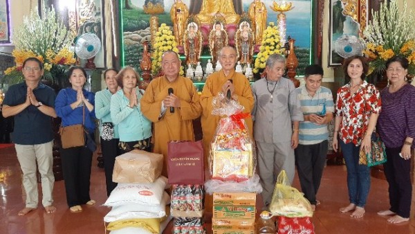 Trung tâm nhân đạo Từ Tâm thăm và tặng quà cho người có hoàn cảnh khó khăn tại An Giang