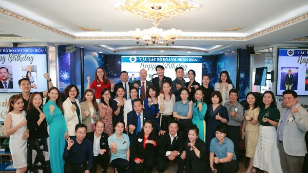 Tập thể hội viên và khách mời tại sự kiện Kết nối kinh doanh lần 7 của CLB DN HCA