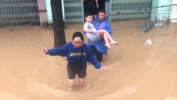 Anh Nguyễn Đình Sướng và đội Ca nô PUN-UC3M - những "chiến binh" giữa cơn mưa lũ