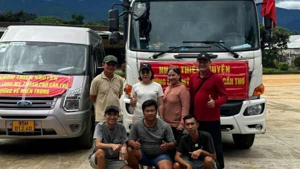 TP. Cần Thơ: Đoàn từ thiện Phường Long Mỹ chung tay đến với bà con vũng lũ