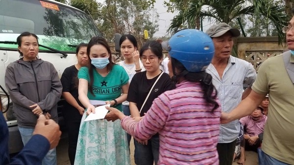 Hơn 1.560 phần quà được trao đến bà con Phú Yên chịu ảnh hưởng bão lũ